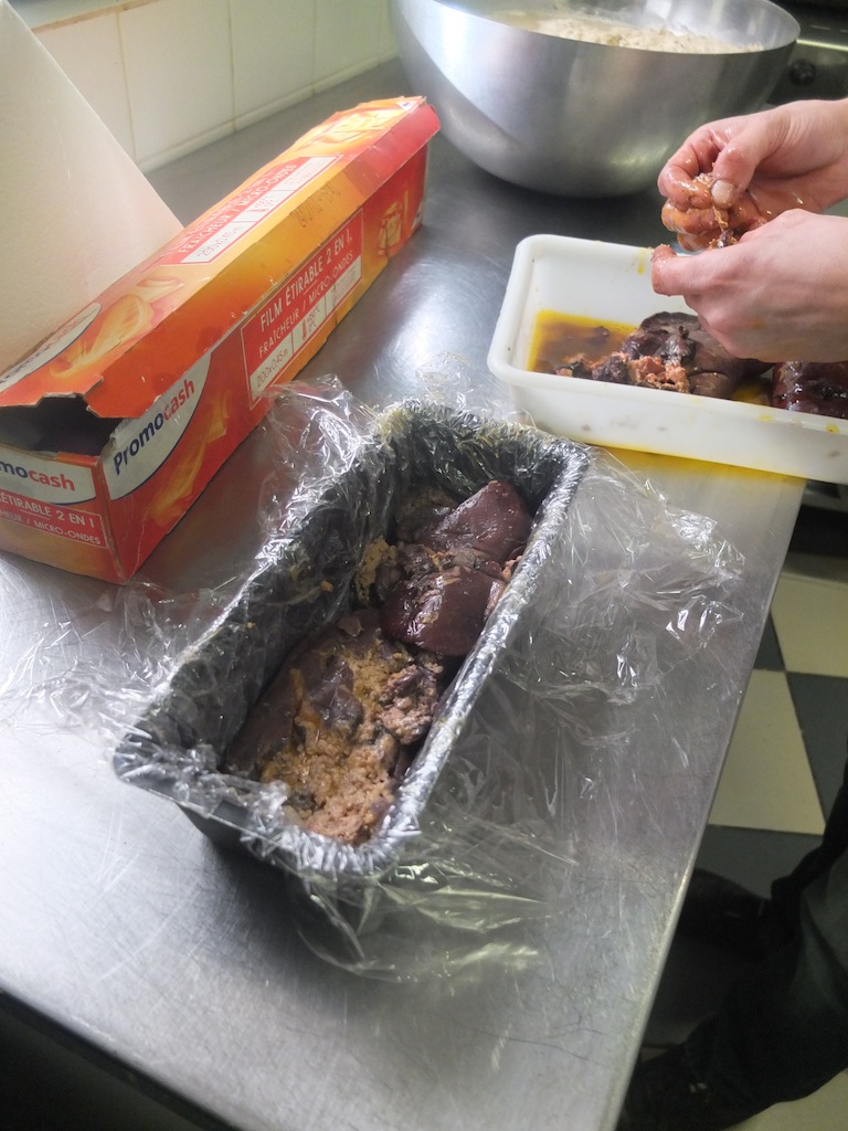 Préparation du foie gras poché