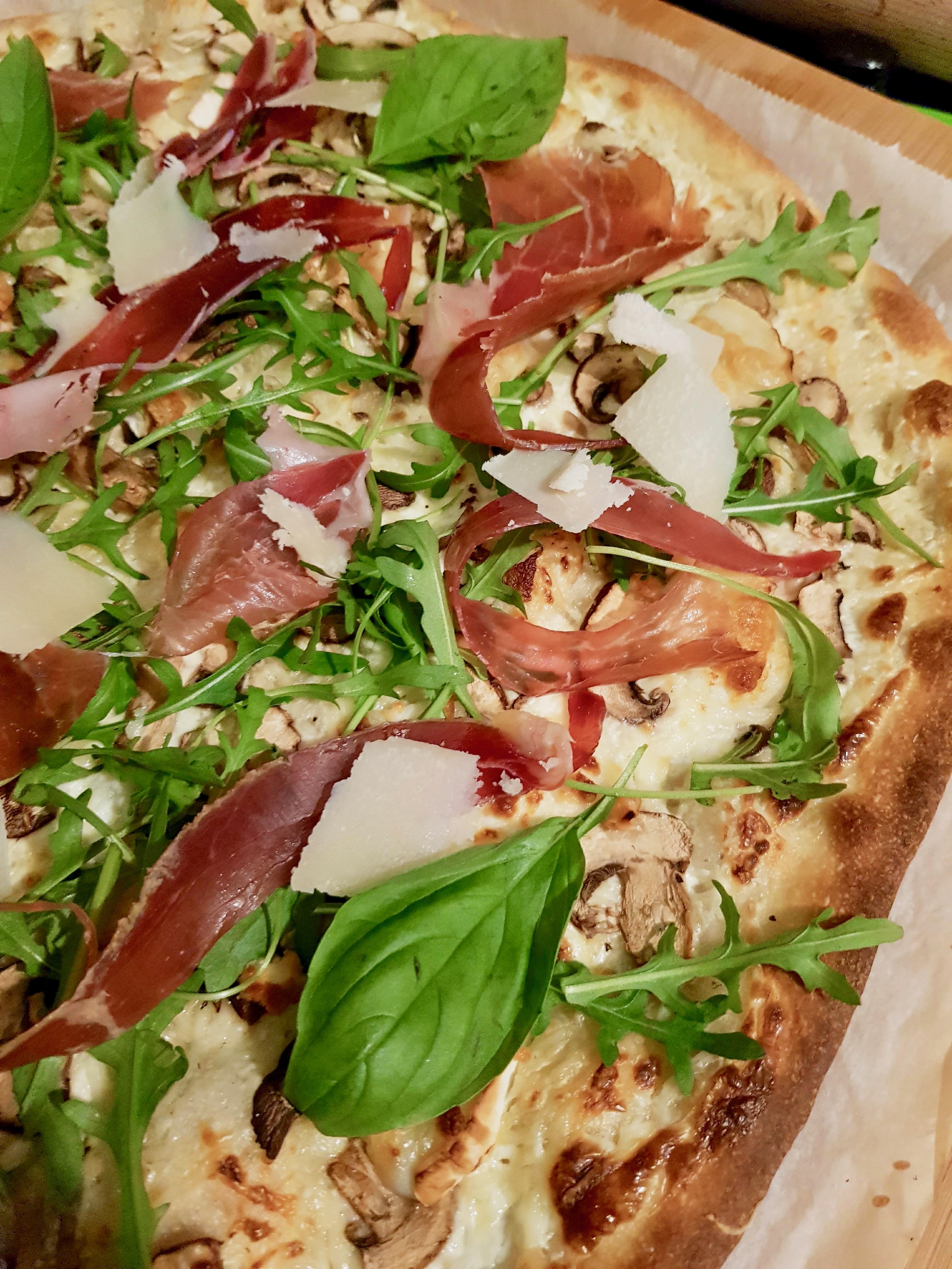 Pâte à pizza maison fine et croustillante